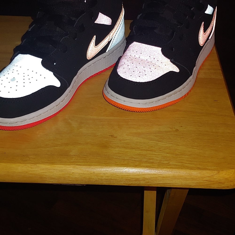 Shoes - Picture 2 of 3